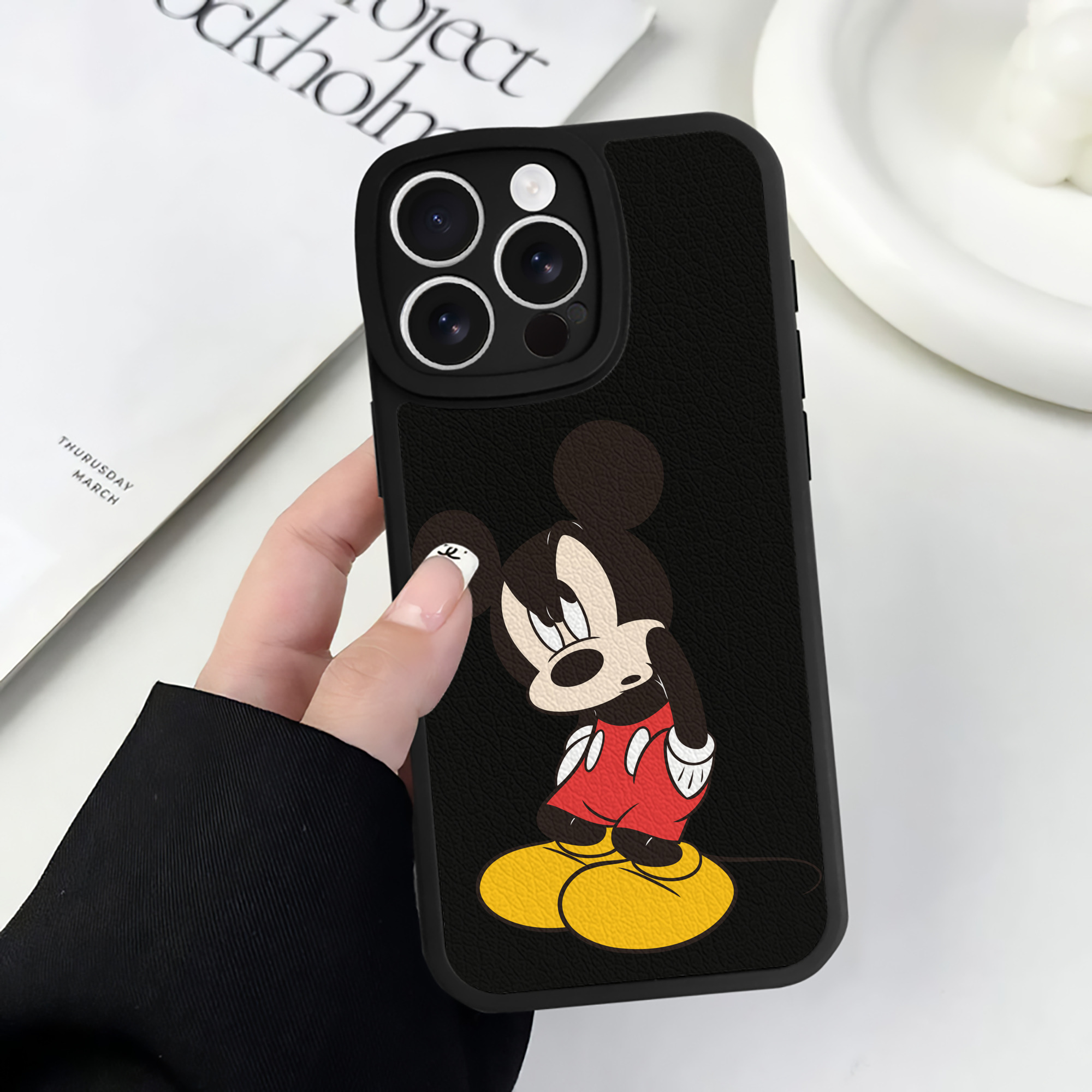 （画像用） ミッキーマウス Mickey Mouse 【iPhone 16シリーズ対応】シリコンスマホケース（レザー調） 材質：シリコン